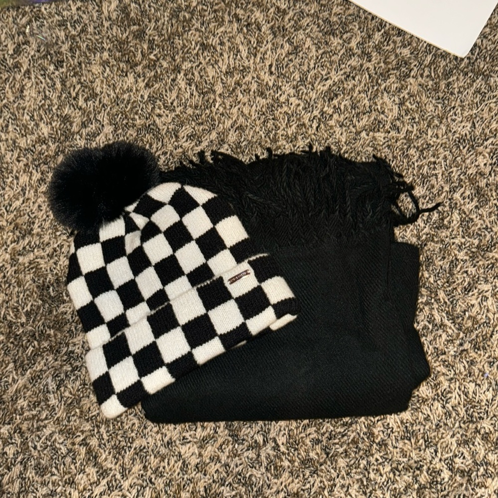 STEVE MADDEN Hat and Scarf (NEW) NEVER WORN!